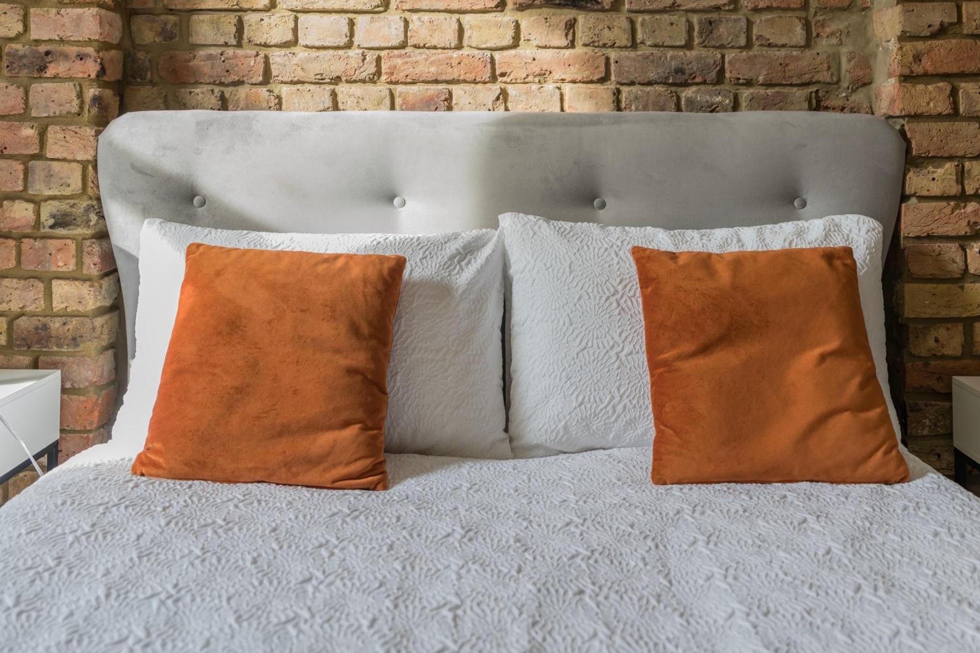 Kilburn By Dc * Londra