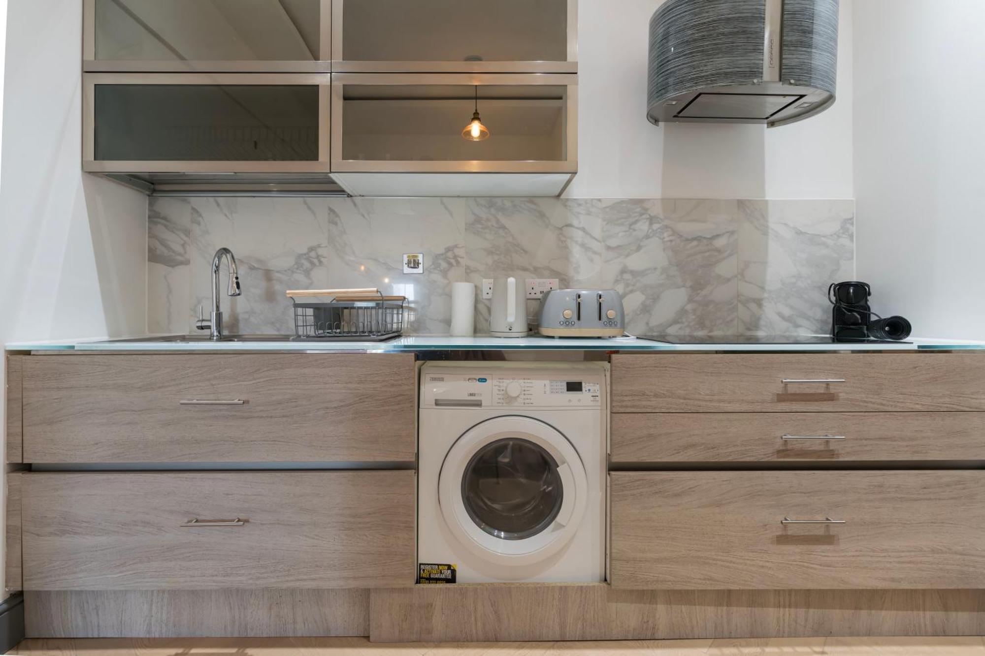 Kilburn By Dc * Londra