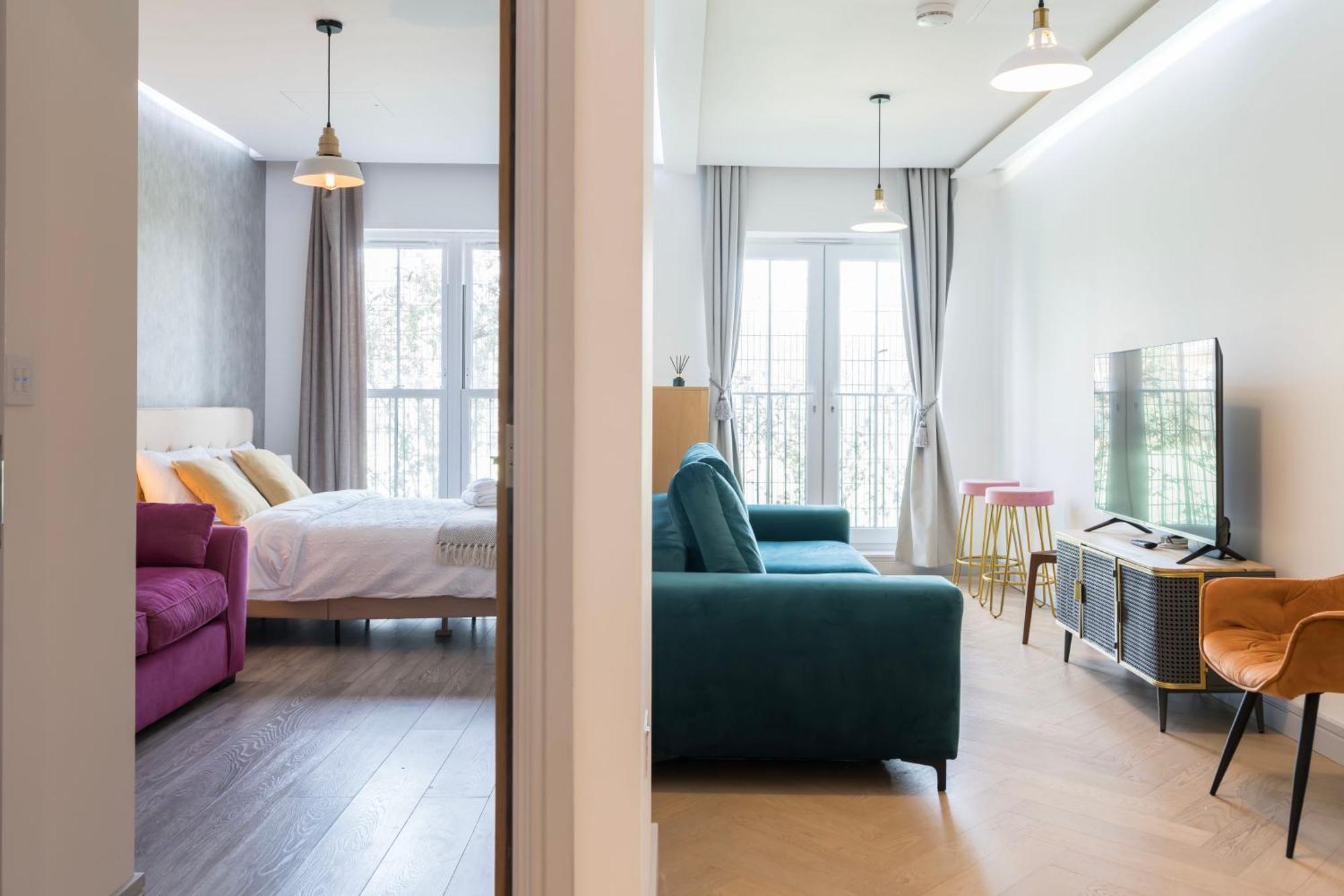 Kilburn By Dc * Londra
